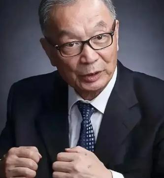 温铁军一语惊人：“我们为什么一定要走西方那条老路呢？把农民都赶进城，在城市搞低收