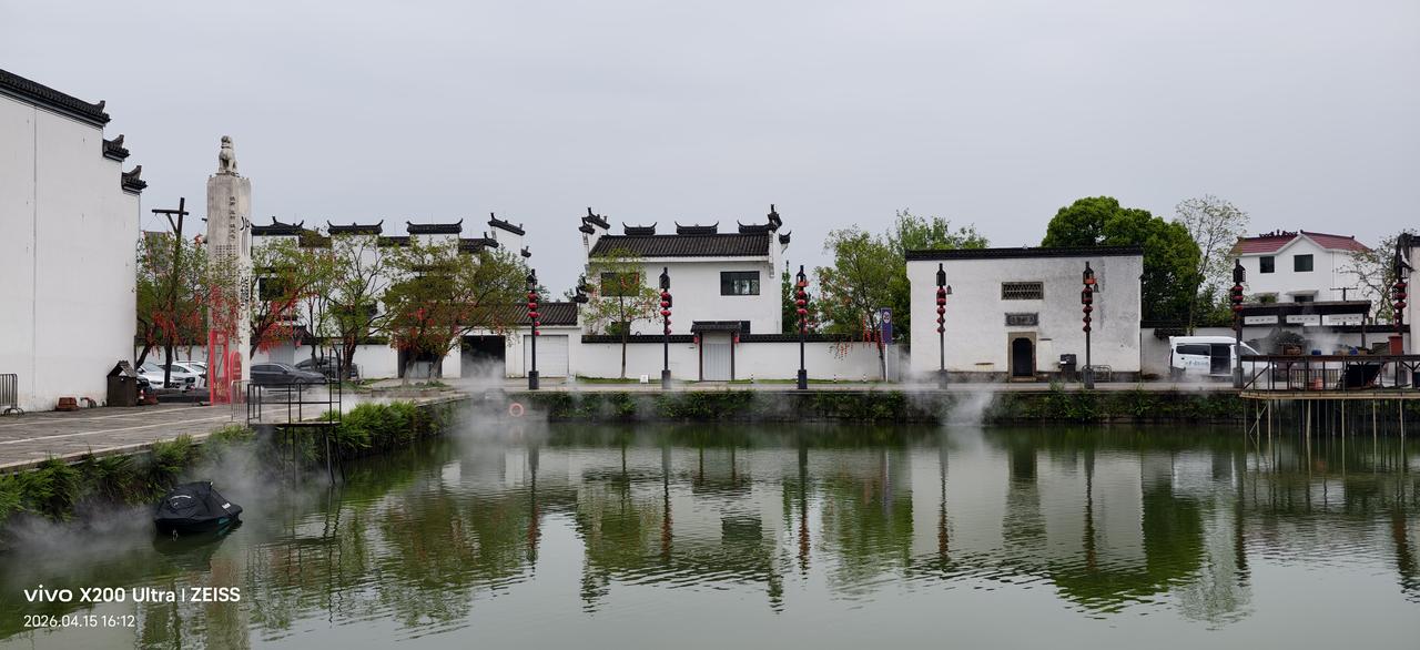 被称为“铜都”的安徽铜陵市在2023年开放了一个叫“犁桥水镇”的旅游景点。不到三