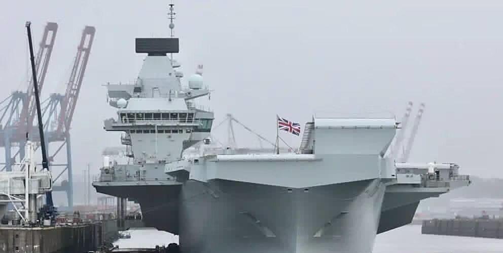 解放军发出严正警告后，英国航母从南海“溜了”9月21日，英国航母打击群的社交媒