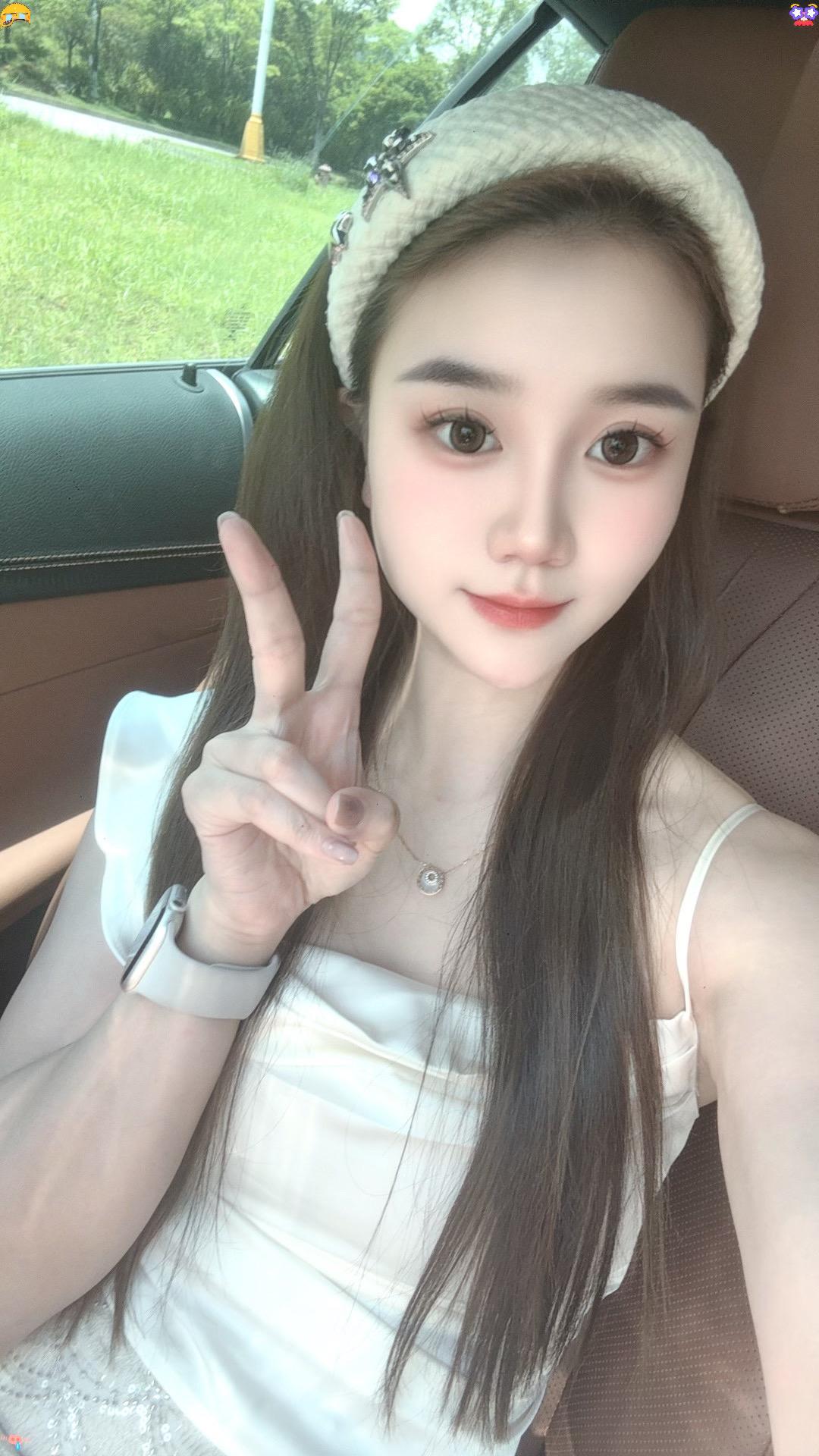 漂亮的脸太多了，所以我只想做一个幸福的小女孩.无敌剪刀手