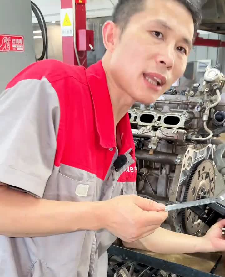 劣质机油能让发动机报废。这个车主贪一点小便宜把发动机搞废了。我们来看一下，这