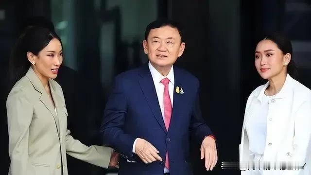 佩通坦父亲他信的特赦请求被退回！此前，在泰国新旧内阁交接的时候，他信提交了特赦请