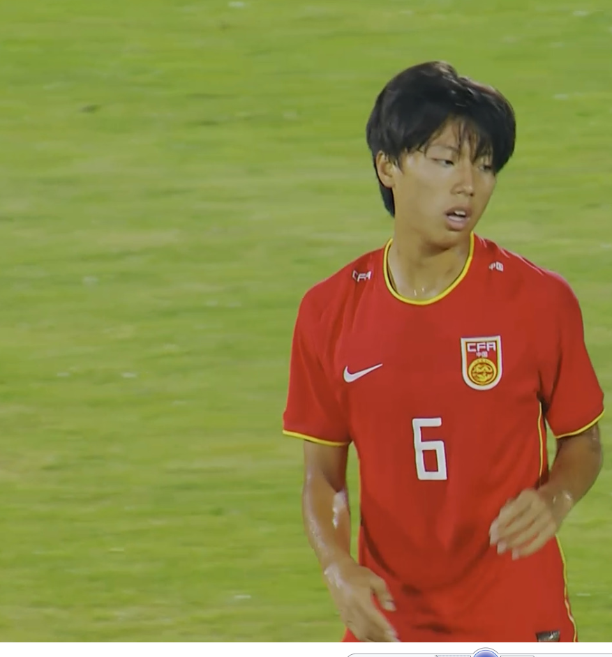 U16国少和韩国队这场比赛看完之后，有一名球员的表现超出预期，他就是路钧博，他