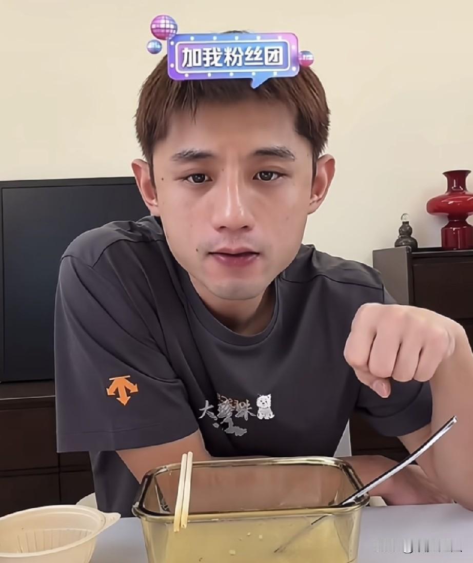 张继科在直播里聊起当年打日本队，原话是：“我、王皓、马龙那会打他们随便打，他扎心