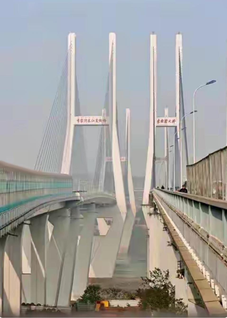 巴南融汇大桥通车在即！三地交通瓶颈迎关键突破备受瞩目的巴南融汇大桥建设进入最