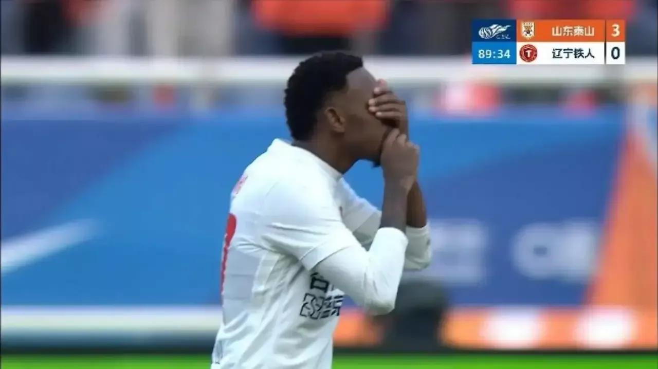 这样的球员再强李金羽坚决不能惯着他李金羽这是山东泰山鼎盛时期的主力锋线球员