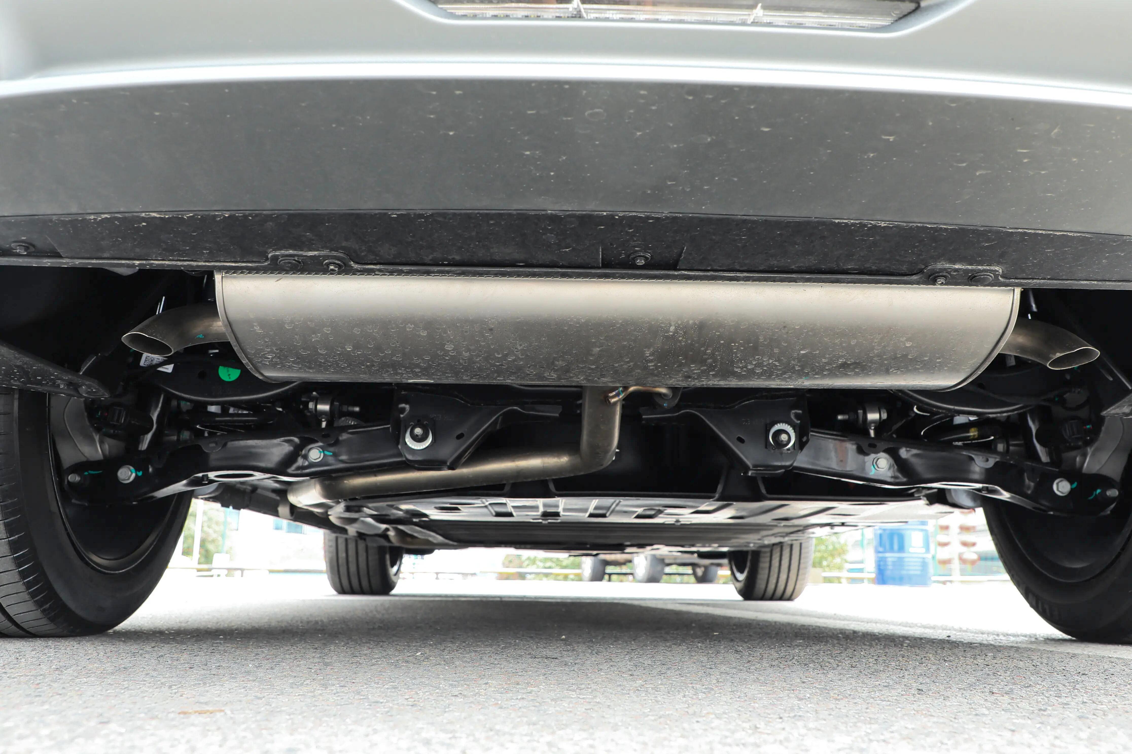 别克至境E7实车亮相，综合续航1630公里。外观上，封闭式前脸和主动开合进气口，