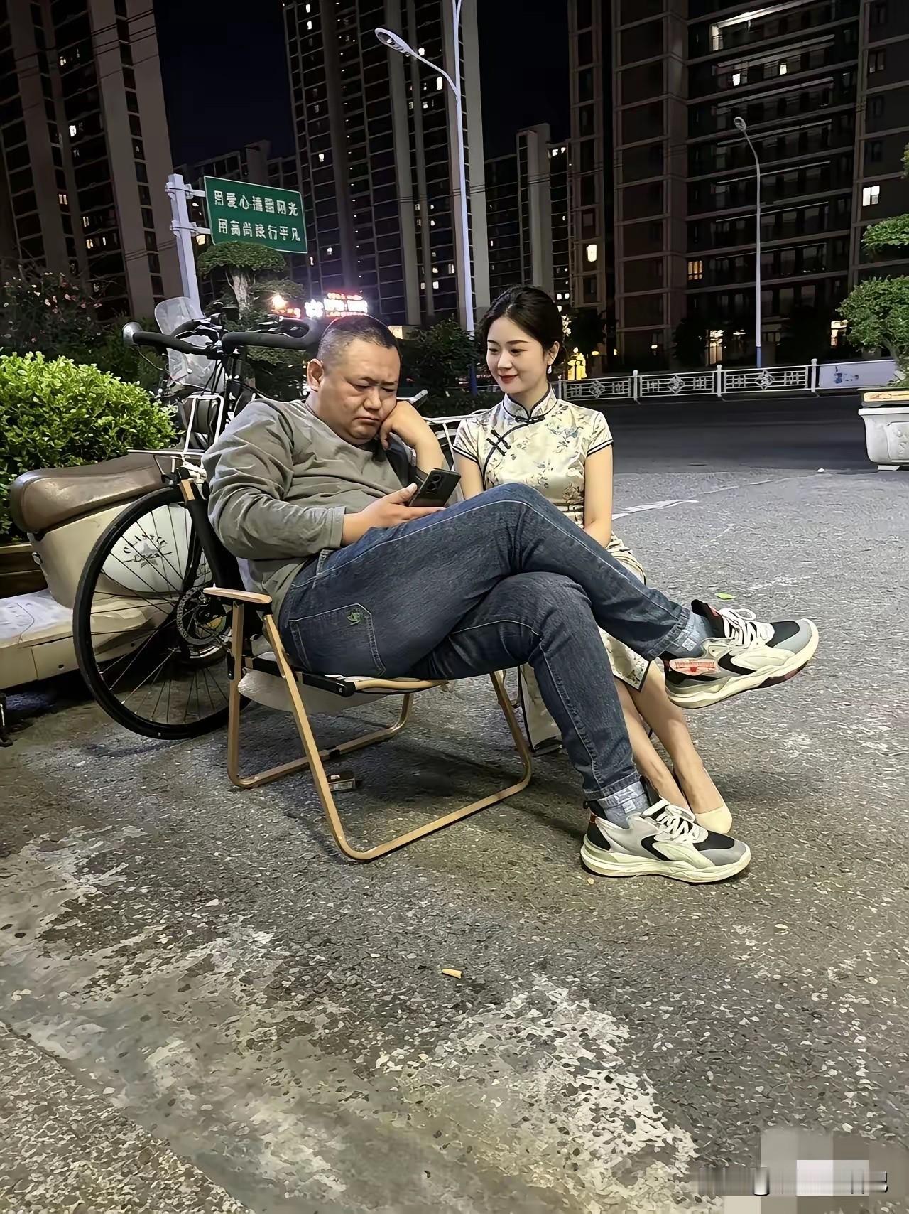 大哥是个好男人，不是自己老婆绝对不看一眼。