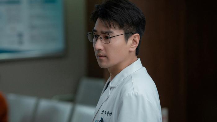 他明知没有实力，可还是要背水一战，因为如果这次不能胜出，他以后恐怕没好日子过。