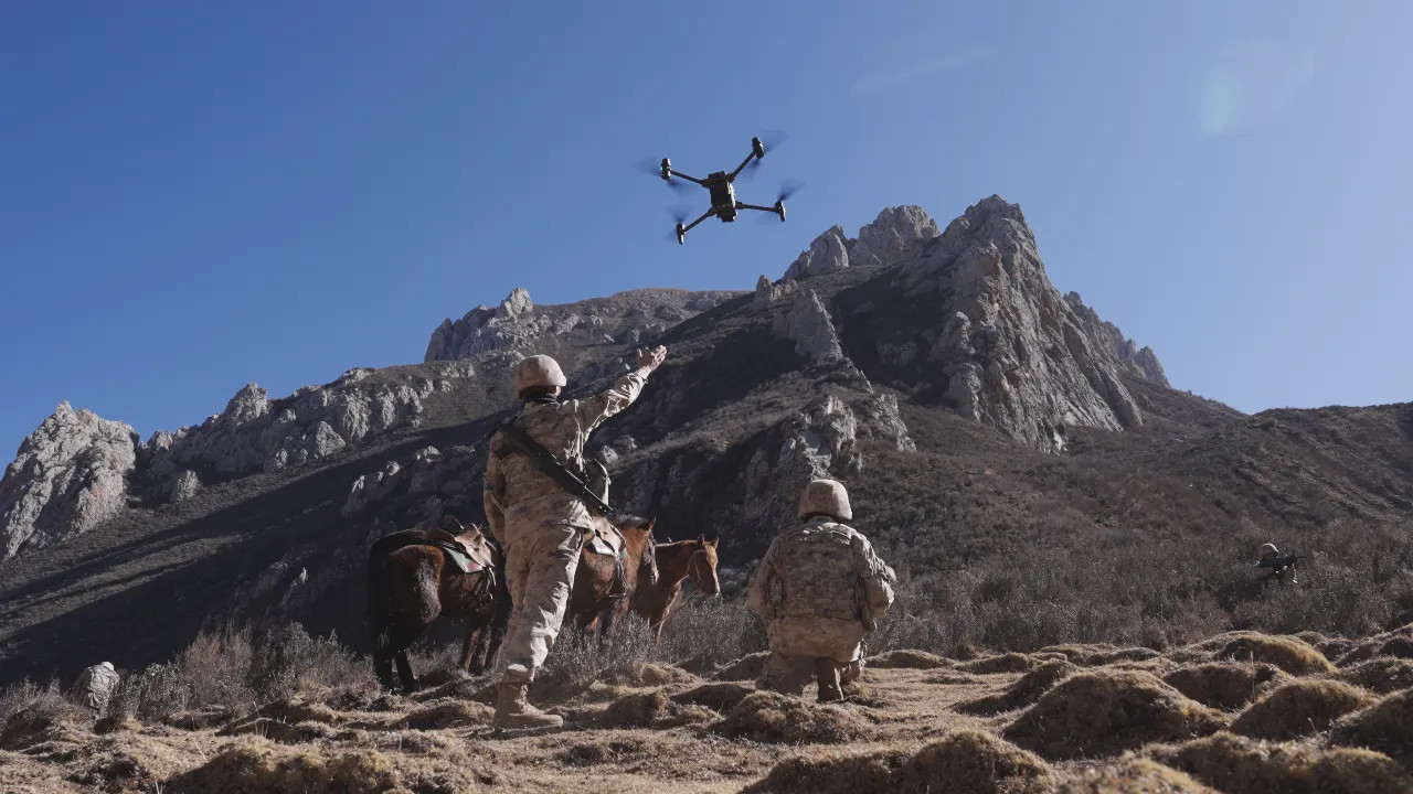 骑兵、军马、喷子、大疆的奇妙组合骑兵配霰弹枪还是第一次见烽火问鼎计划每天认识一件