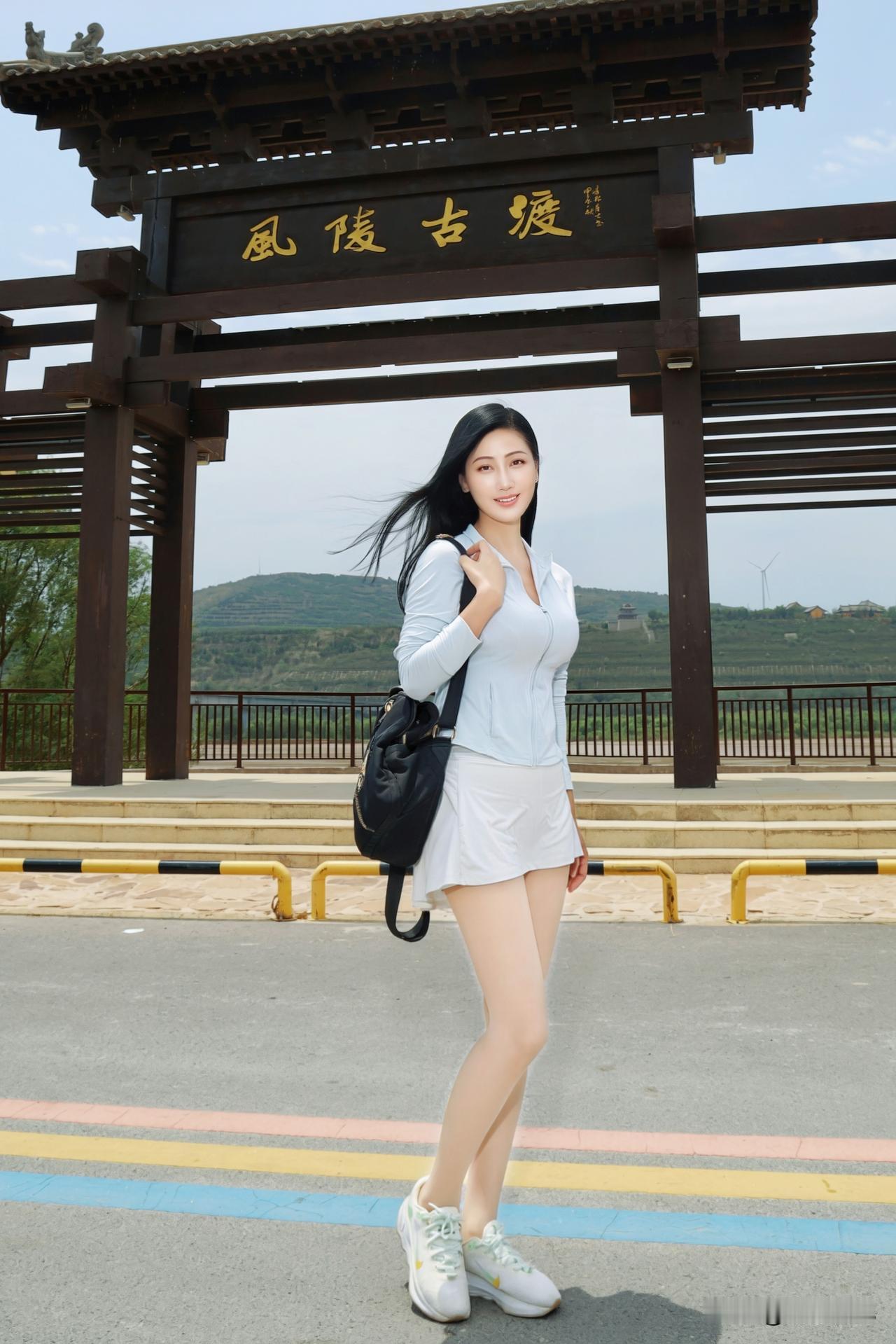 风陵渡口无相遇，不见杨过与郭襄。