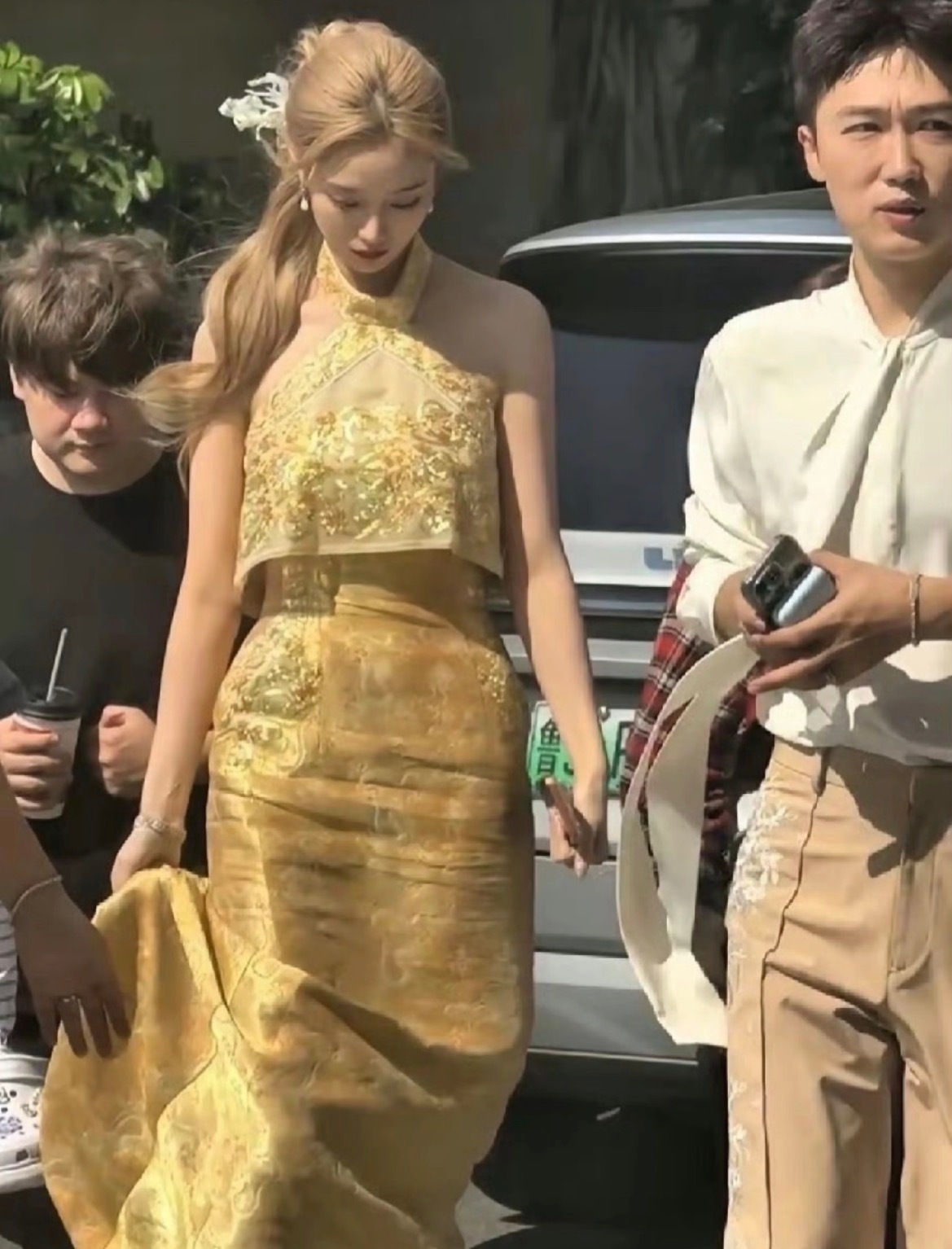 天呐！原来徐艺洋现实中那么高徐艺洋每次现在黄子韬身材，总有一股小鸟依人得感觉，一