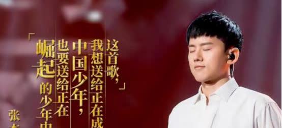 这次被人民日报“点名”的张杰，暴露真实处境，原来徐峥说的没错。作为一个专业的歌手