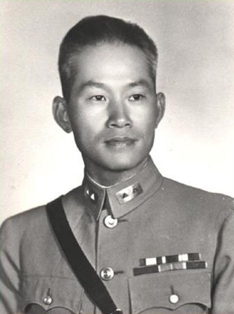 1936年，税警总团长黄杰请张佛千帮忙，说：“我的六个团，有两个团长不大服管，一