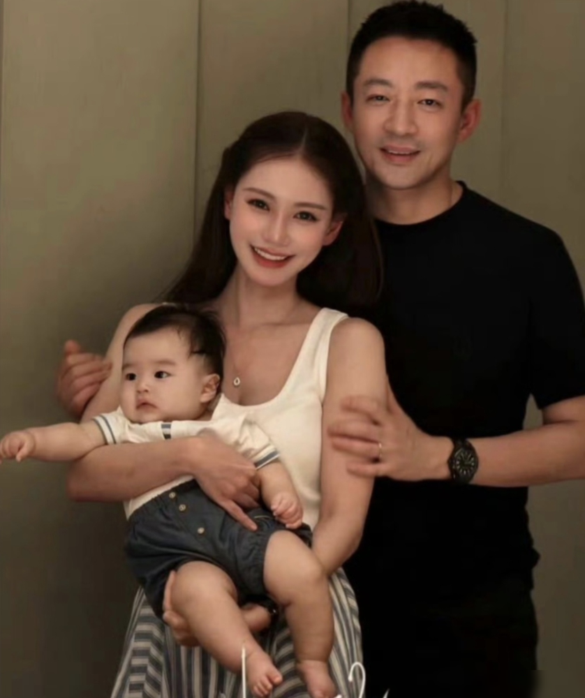汪小菲去泰国还愿了，一个人去的，身边没带筱梅。去年俩人跑泰国玩，顺道求了个子，如今孩子落地，他转头就