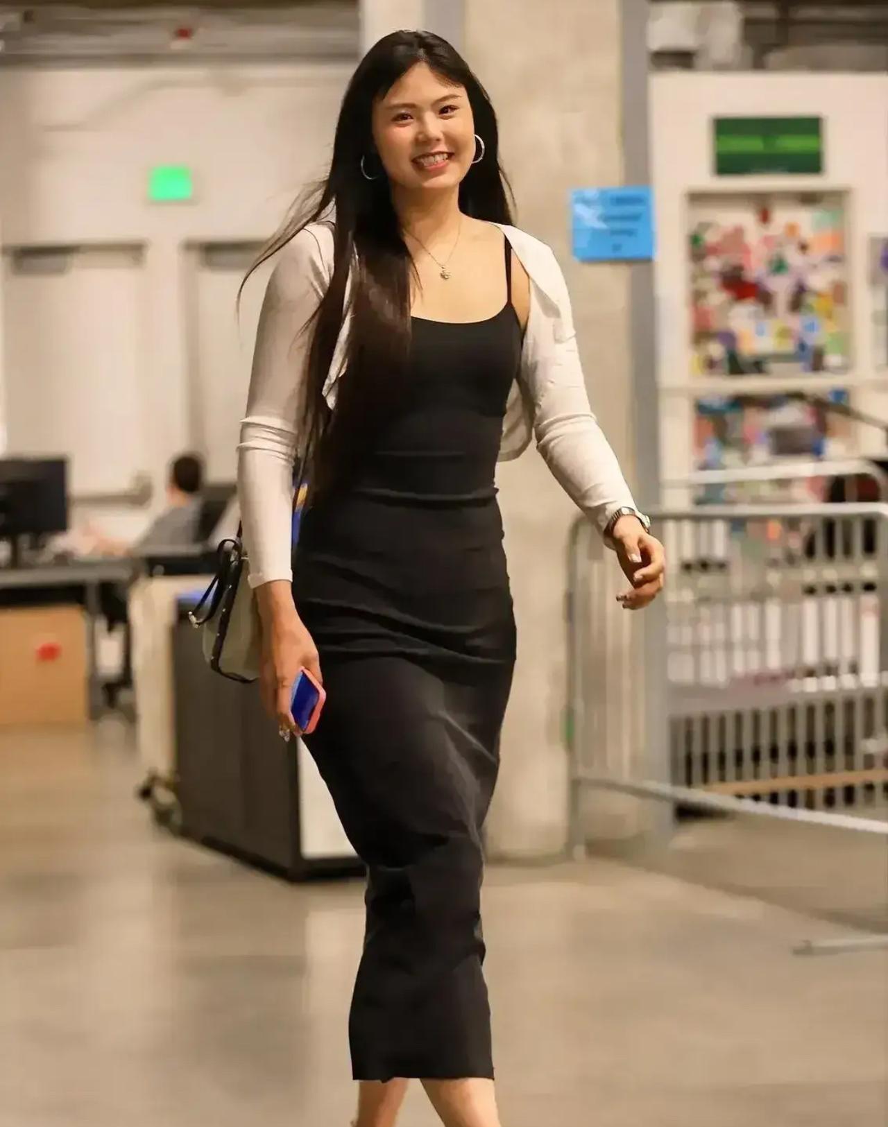 小宝李月汝去达拉斯后，能获得稳定出场时间吗？目前的达拉斯飞翼，是佩奇的一人球队