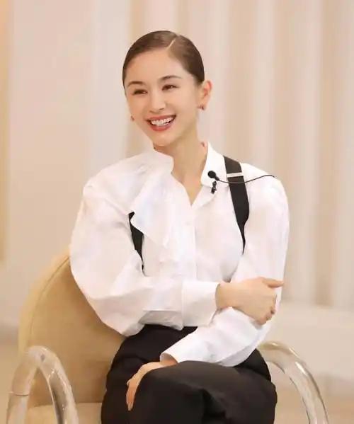 38岁王子文活成了“内娱清醒样本”四川姑娘王子文，把一手“烂牌”打成了王炸