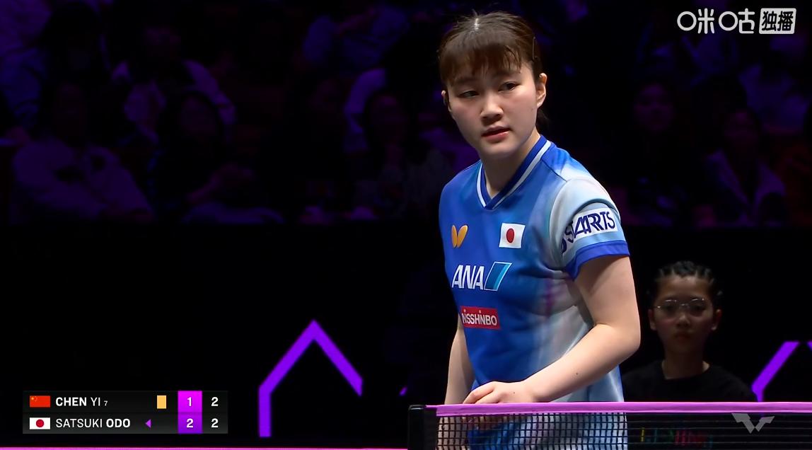 侯英超无语了，看陈熠这球打的一会清醒一会迷糊，今天看来大藤沙月要赢了，光运气