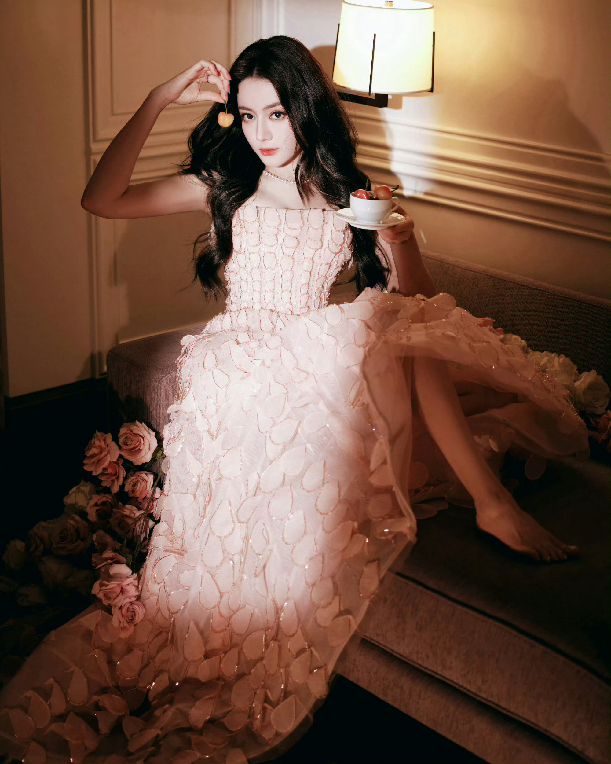 迪丽热巴吻樱桃迪丽热巴生图的神，2026春夏高定好美，瘦咪🐻好大