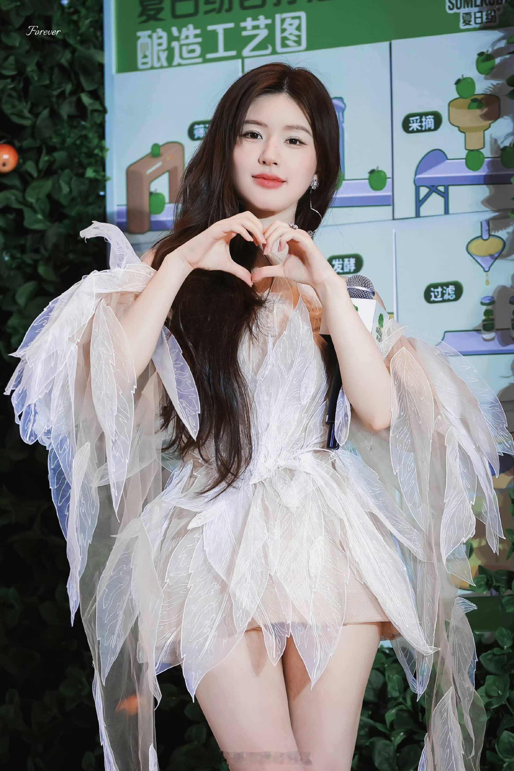 赵露思美腿物料精选​​​