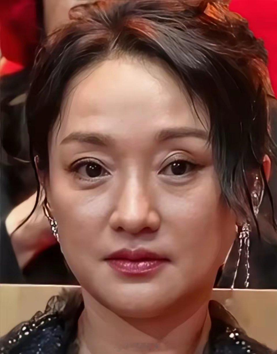 周迅50岁素颜状态真的变化好大！好会保养啊🤩​​​
