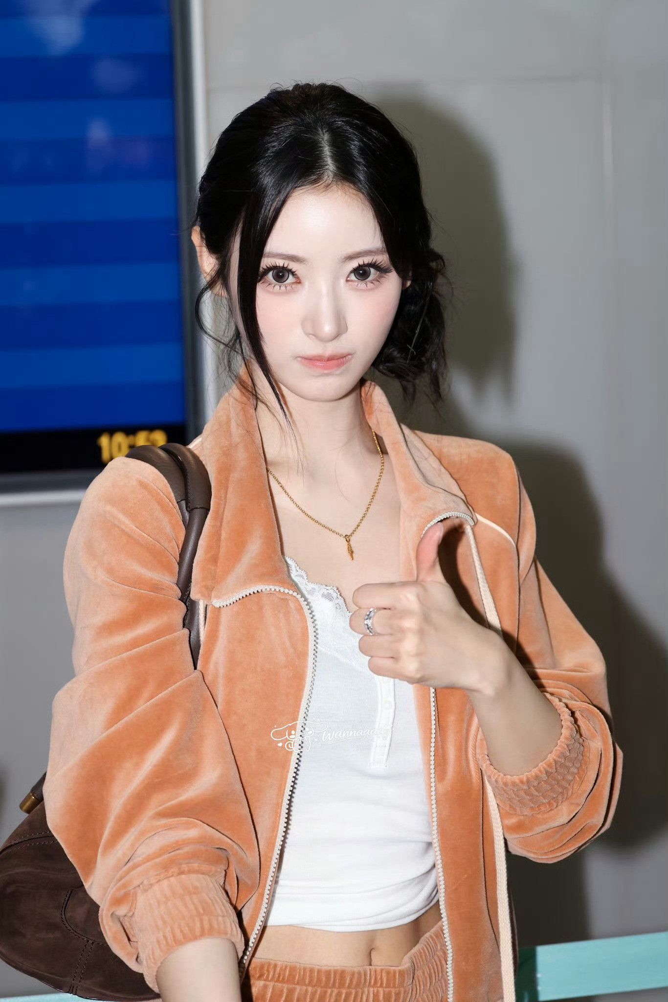 家奈只是一个侧低丸子头就这样美的很轻松欧尼真的不是古早台剧女主角吗anna鬓角