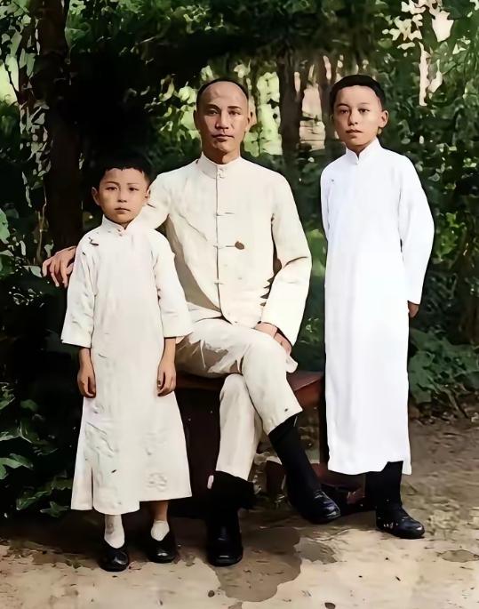 1916年5月18日，陈其美在上海遇刺身亡，年仅38岁，暴尸两日无人敢去收尸，蒋