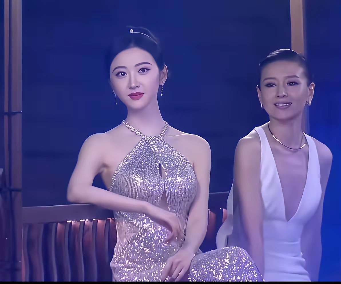 景甜年轻的时候真不觉得好看，上年纪后反而更有韵味，又白又靓​​​