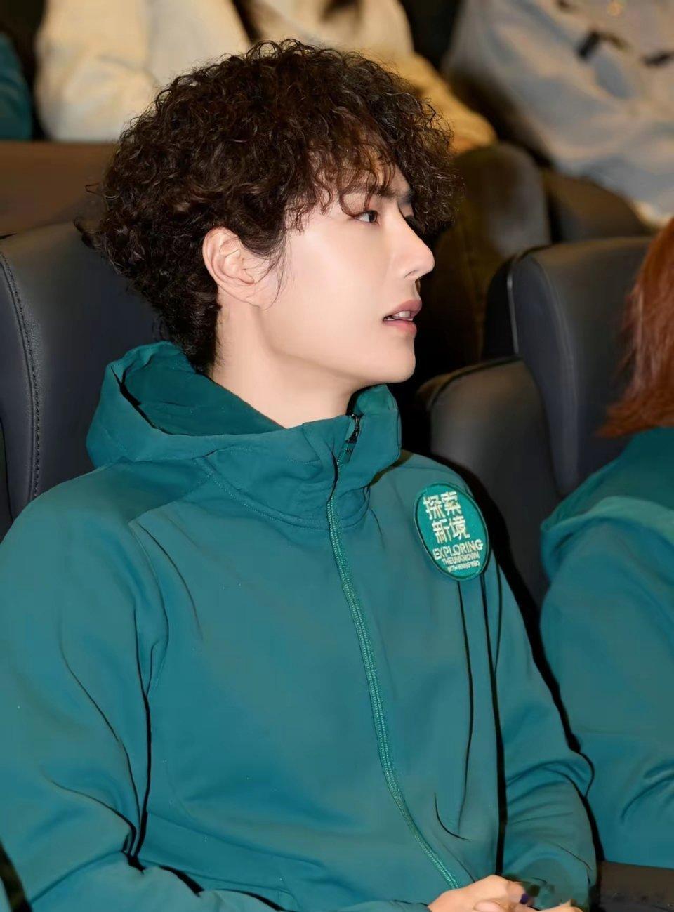 杜华，给所有老板提了醒，你可以“凡尔赛”蹭热度，也可以事业心强，但是千万不要“口