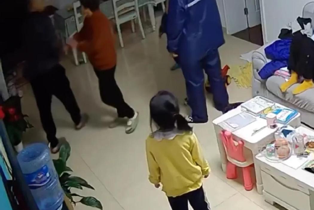 儿媳被公公用凳子暴打，报案后，公公扬言要弄死儿媳，没想到的是，儿媳被打不是首次