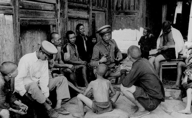 1950年7月底，由20多名武汉女大学生组成的南下工作队，在广西荔浦被土匪截杀，