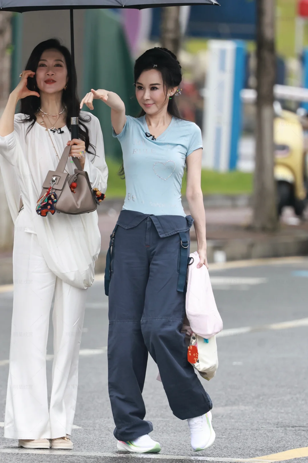 萧蔷温峥嵘两位姐姐美美上班