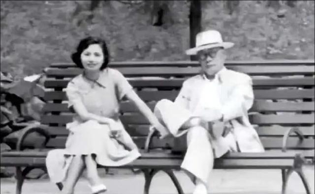 1959年，陈毅元帅重返四川故乡，其夫人张茜当时37岁，长相出众，气质非凡陈毅