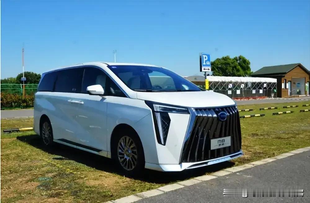 这就是真相!油车30万:使用10年,油费10万,回收卖5万电车30万:使用1