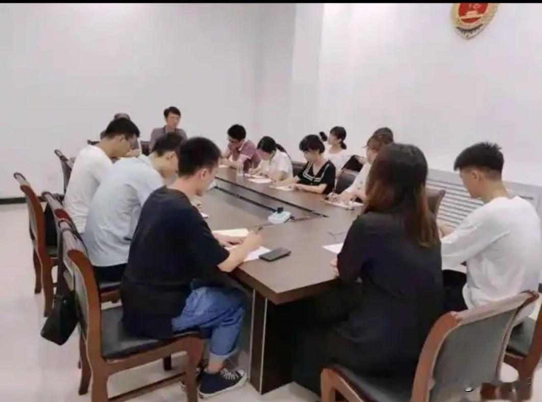 请问：省考中的参公岗位是公务员编制吗？答案：不是‌，省考中的参公岗位使用的是