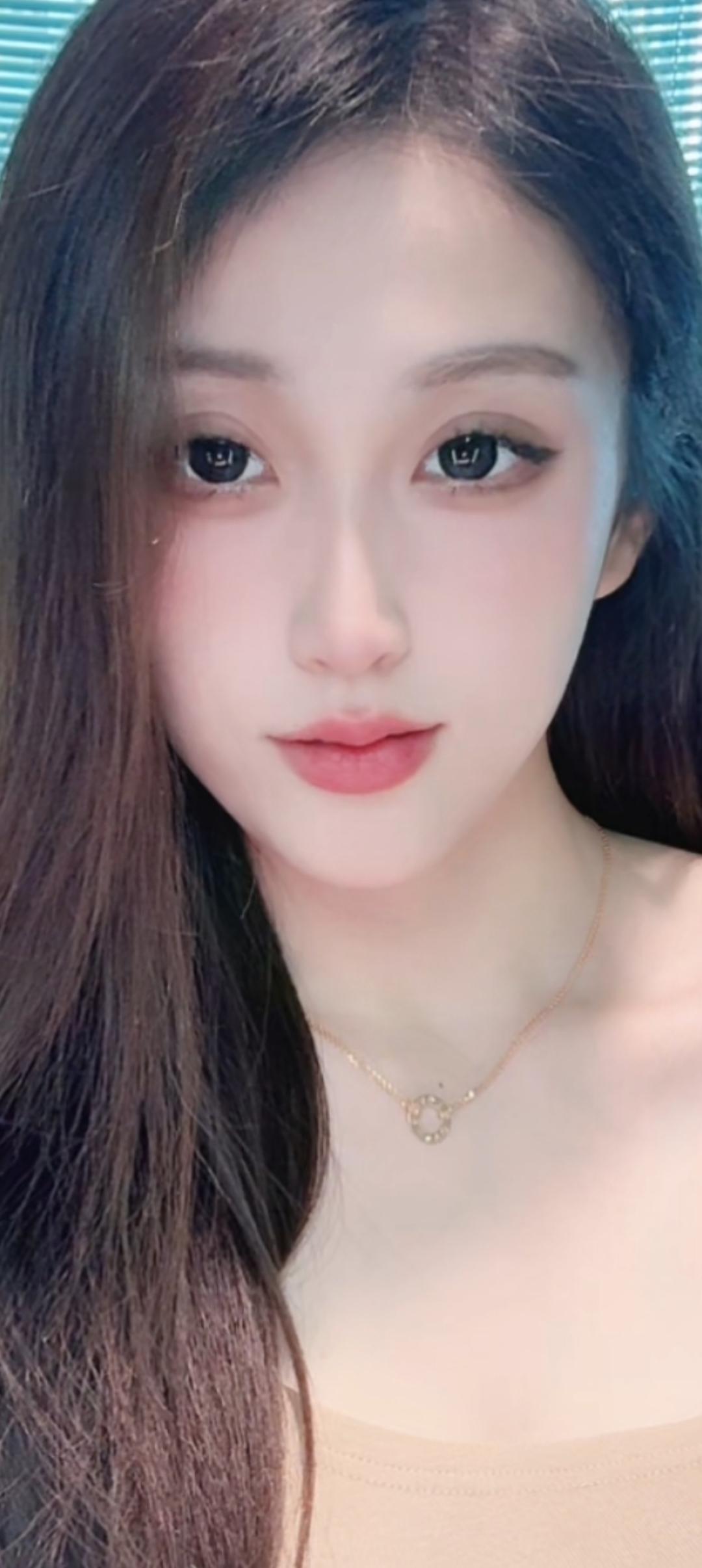 温柔甜美的少女，浅笑如春风