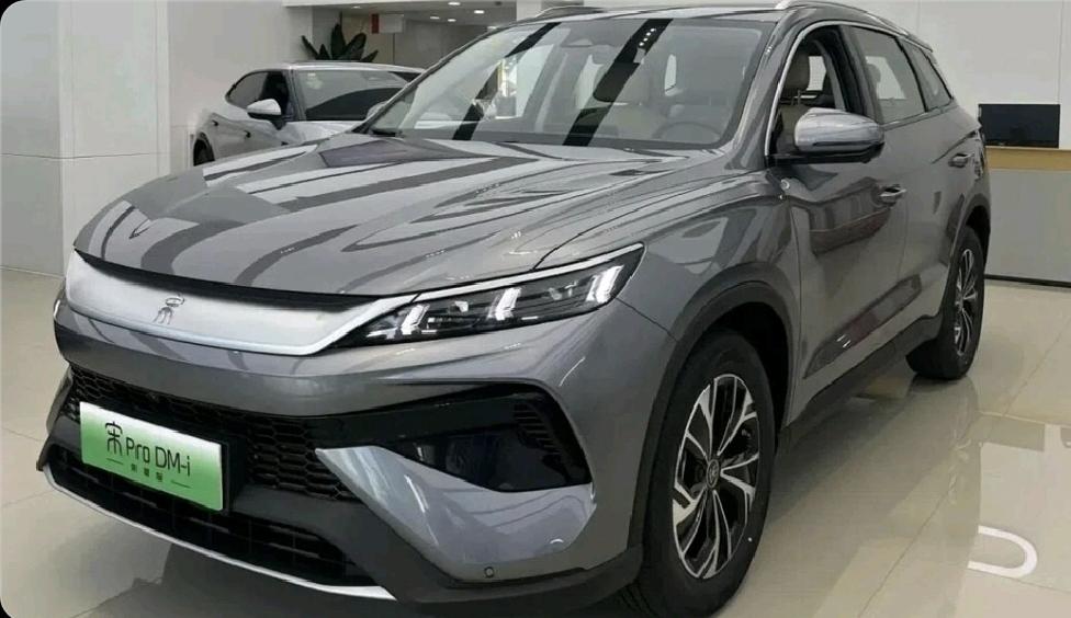 有没有发现一个有意思的现象，那就是买燃油车的人，不论你怎么吹嘘电动汽车，他都不会