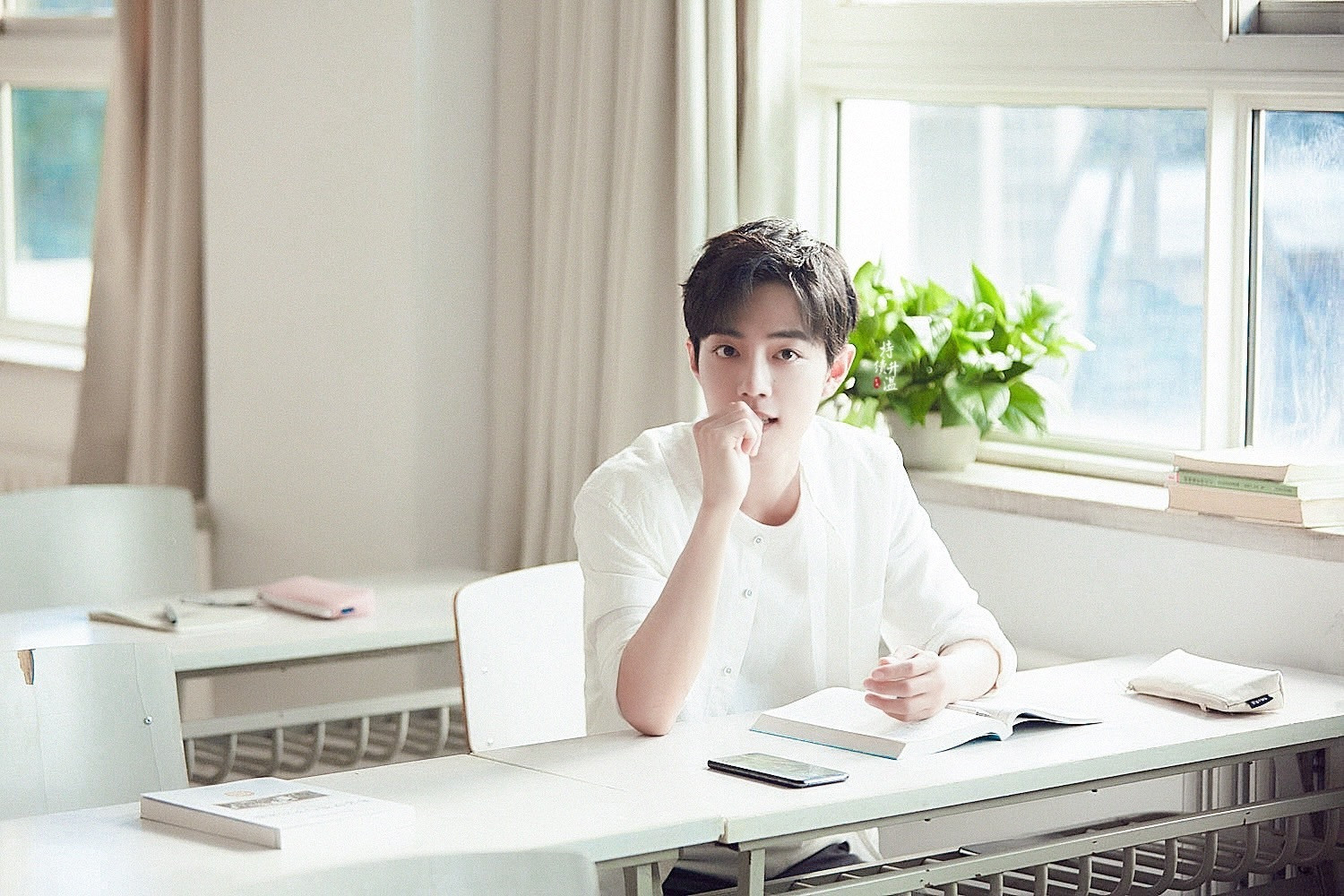 青葱帅气的白衣少年呀，肖学长好帅！早期狗仔镜头下的肖战📮台媒称男神肖战出演最美