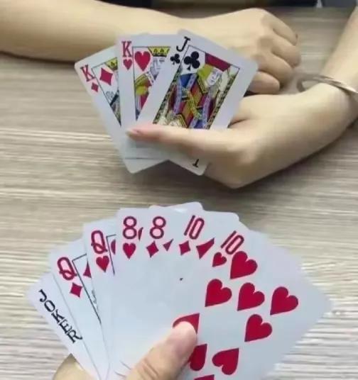 “说农民稳赢的，这牌你告诉我咋过J？根本无解。这牌到底有没有解（下方农民先出