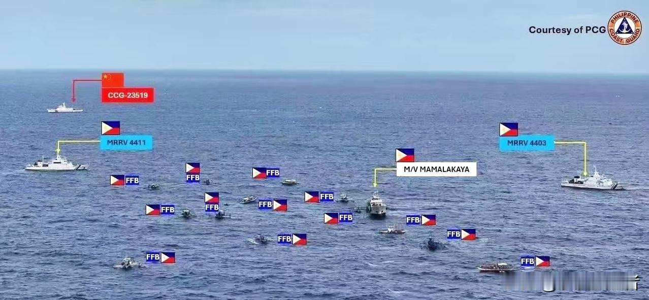 黄岩岛突发冲突，我方数艘海警船和民兵船，遭到20艘菲律宾小船闯线！以少胜多，船大