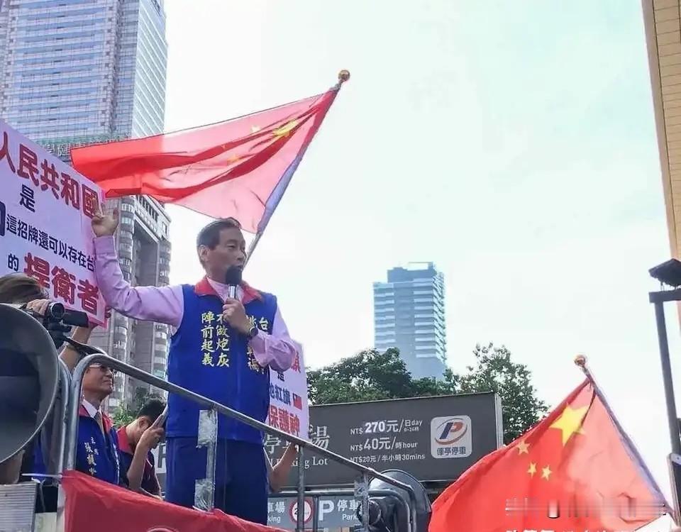 这样的场景很震撼！令人钦佩，就在湾湾地区辛核革命纪念日的当天，在台北的街头，