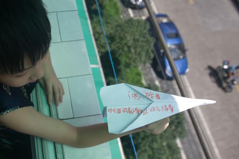 10月17日，江苏昆山有个11岁的小男孩，活脱脱一个“小迷糊探险家”，误吞了母亲