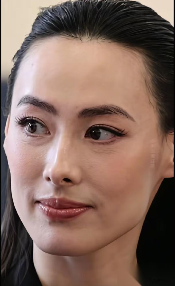 传了这么多年，梁洛施拿了李家几十亿分手费，退圈当阔太。这故事，听听就算了。真