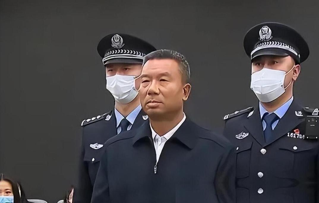 老子在国内贪了30个亿最终伏法，儿子却早早拿着钱润到海外，在地中海岛国当起了逍遥