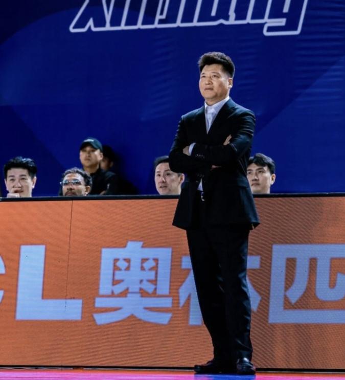 从CBA夏季联赛，再到喀什四国赛两场热身来看，姜正秀指导的执教风格，完全契合当下