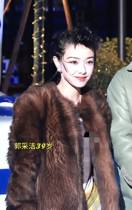 39岁的郭采洁一直没变过，别人都显老了，她还是那么少女。每个人欣赏美的眼光不一样