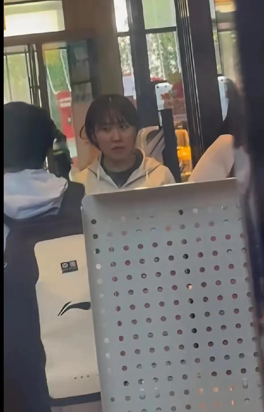 深大幼儿园开学在即，“园长”莎莎还没现身？深大幼儿园要开学啦🎈平野美宇