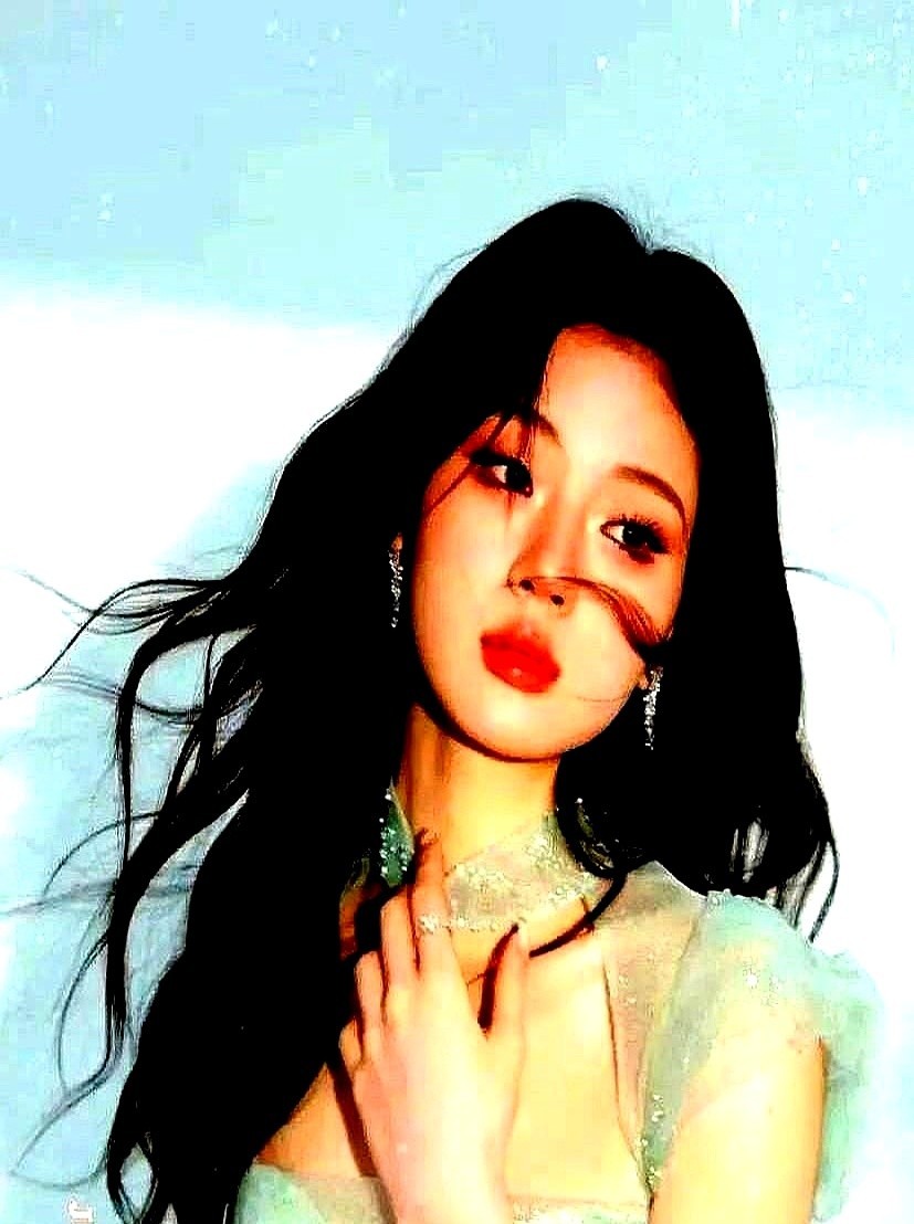我问老公，单依纯长得那么漂亮，为什么你们男的都不把她当女神？老公说简单，