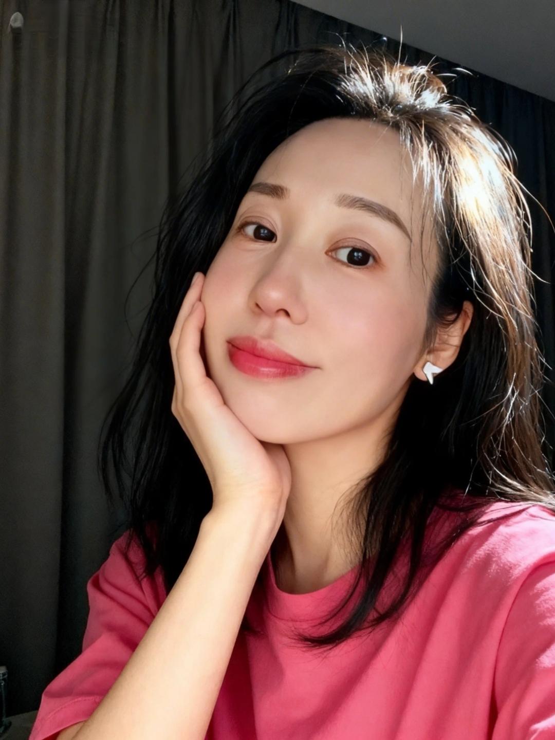 82年43岁单身离异12年家长会结束班主任叫住我说女儿成绩稳定性格也