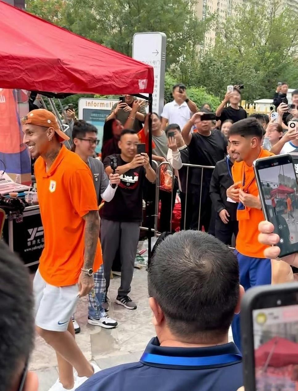 山东泰山传出三条好消息，而且都是实打实的利好：22岁巴西边锋凯文转会富勒姆，转